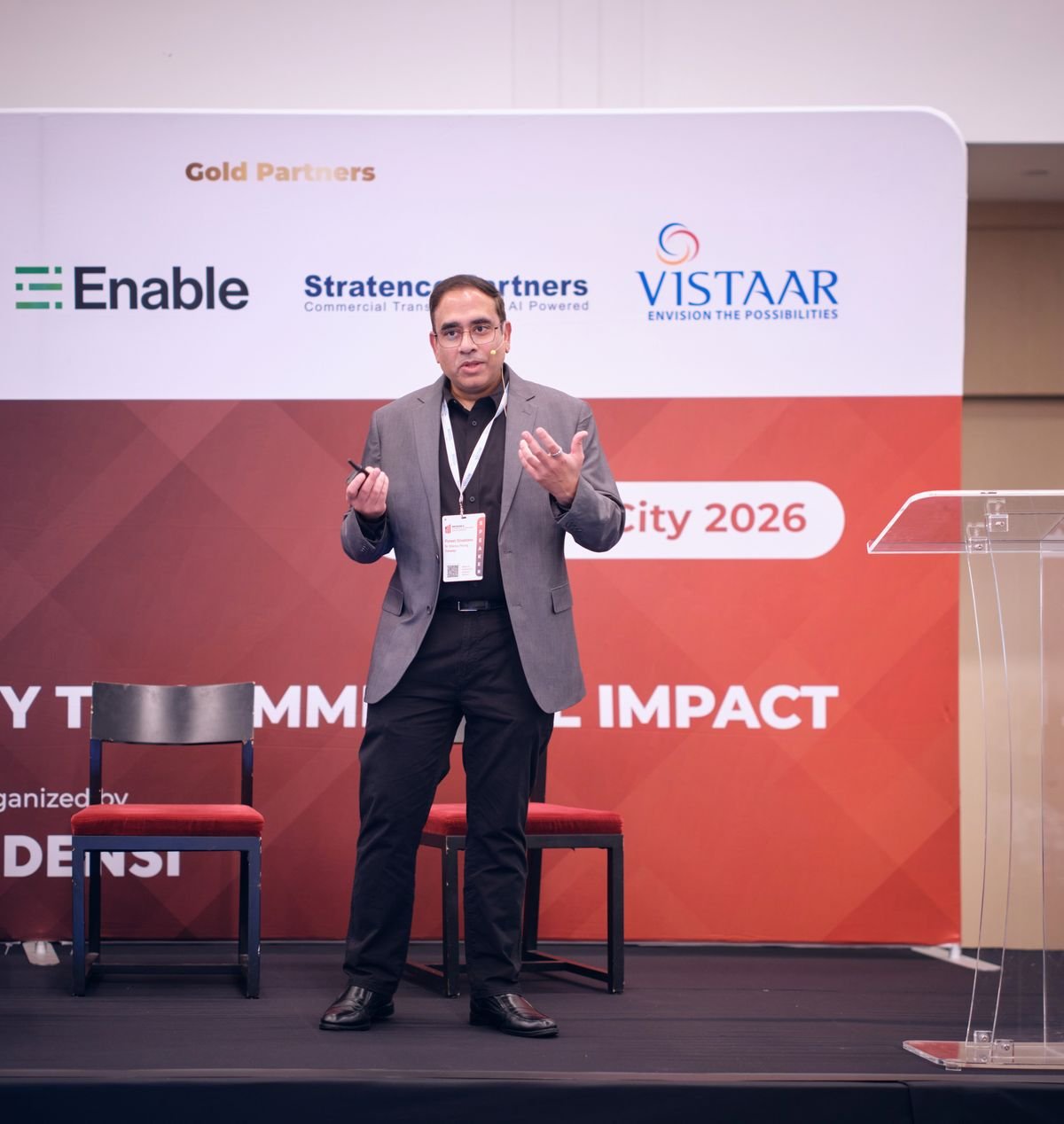 Puneet Srivastava presenting on stage at the B2B Pricing & Commercial Excellence Summit America